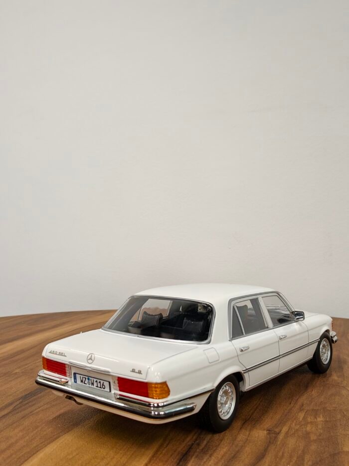 Mercedes Benz S-Class W116) 1:18 - Image 4