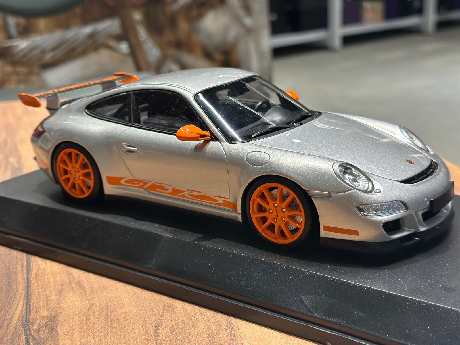 Porsche 911 GT3 RS 1:18 Gray - Image 2