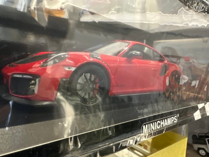 Porsche 911GT2 RS 1:18 Red