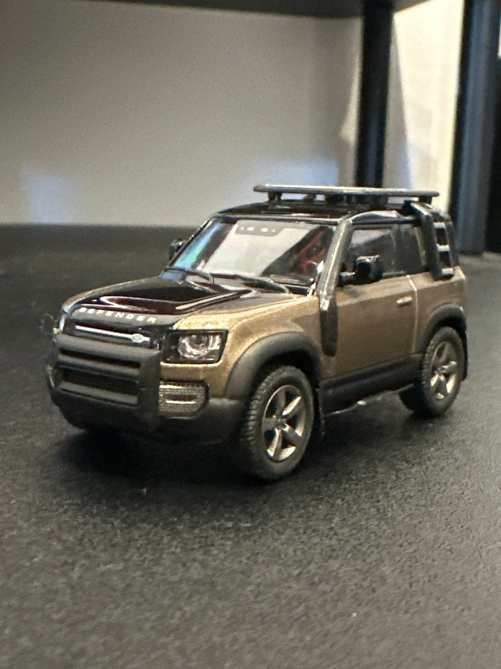 Land Rover Defender 90 1:64