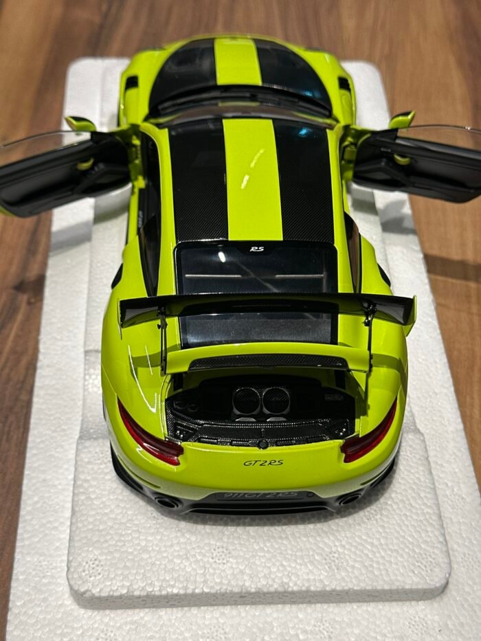 Porsche 911 (991.2) GT2 RS Weissach package 1:18 Acid Green - Image 8