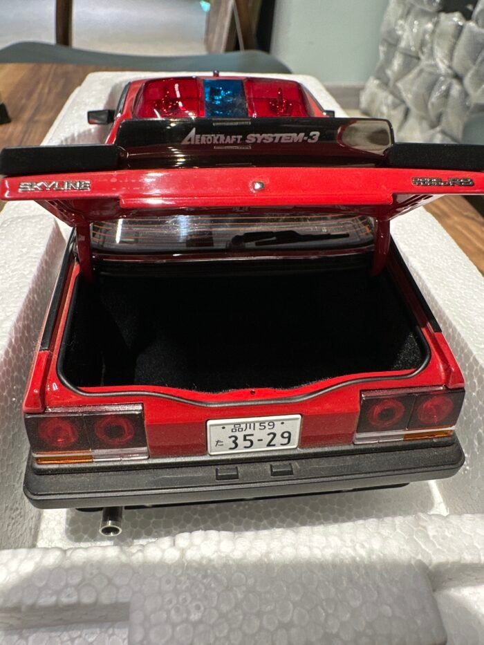 Nissan Skyline (DR30) SEIBU-KEISATSU MACHINE RS-1 40Th Anniversary 1:18 Red - Image 7
