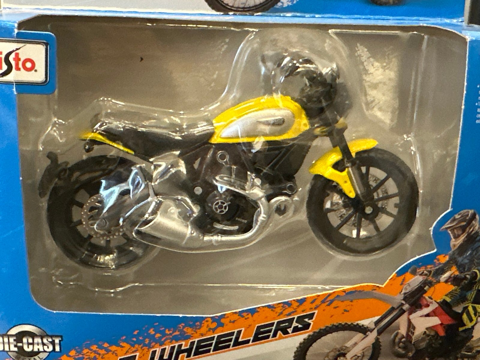Ducati MotorCycles 1:18 Black & Yellow