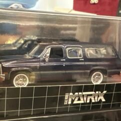 1981 Chevrolet Suburban 1:43 Blue