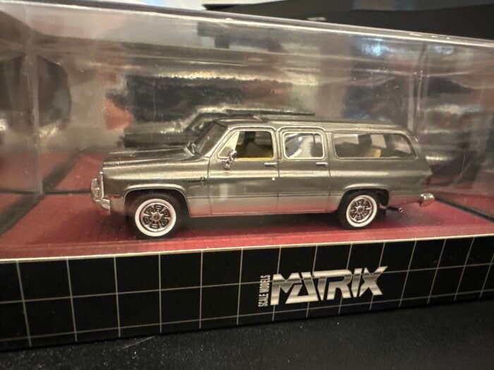 1981 Chevrolet Suburban 1:43 Gray