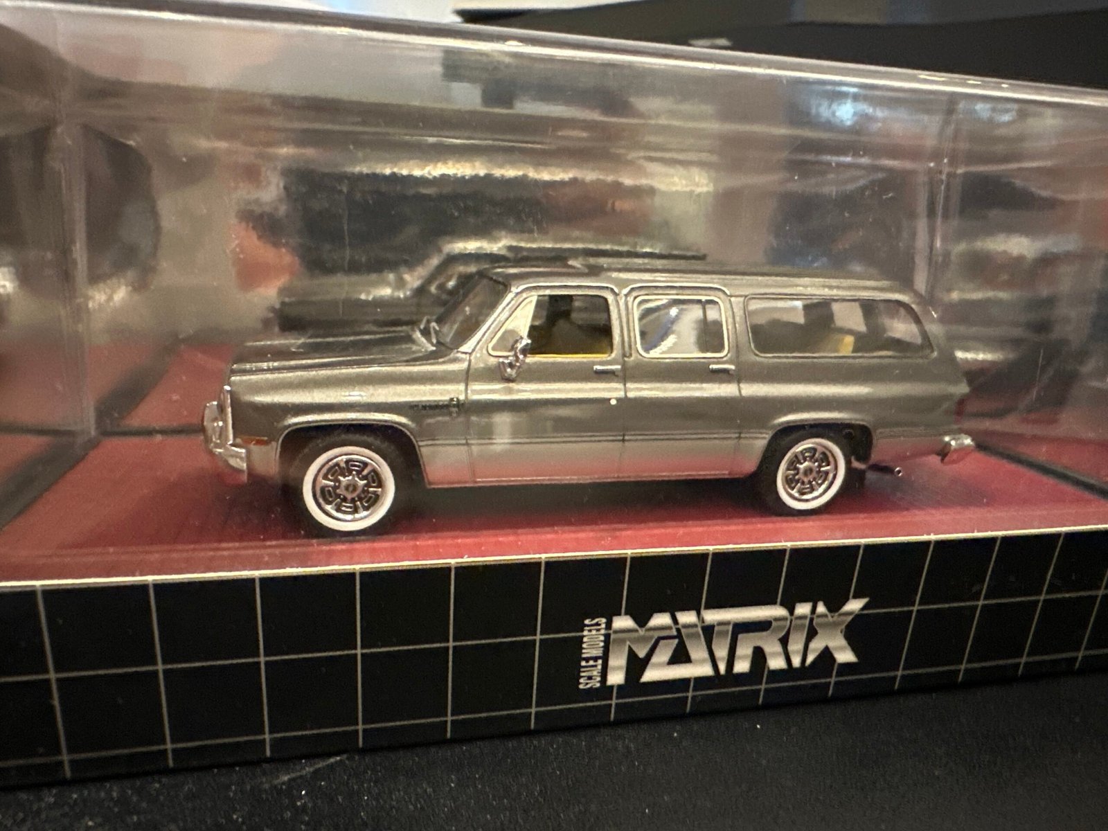 1981 Chevrolet Suburban 1:43 Gray