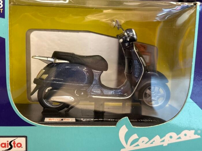 Vespa Motorcycle 1:18 Blue