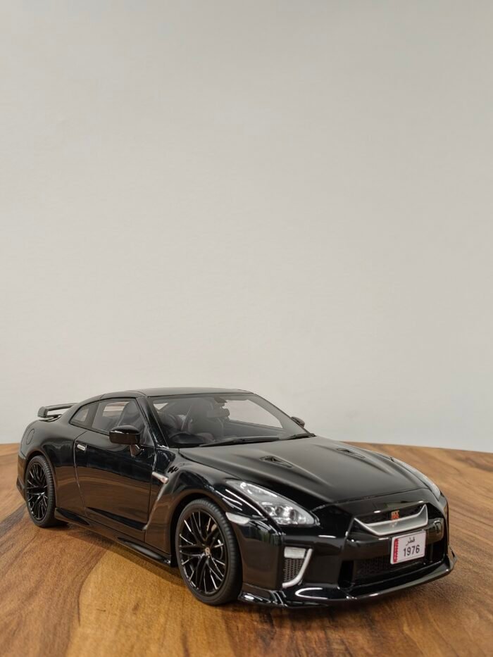 Nissan GT-R Premium Edition Black 1:18 - Image 2
