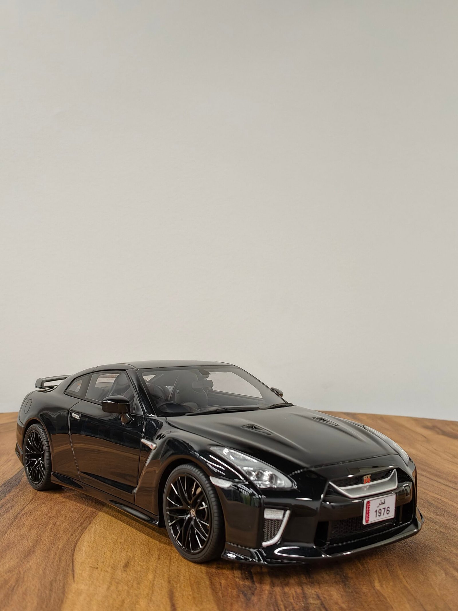 Nissan GT-R Premium Edition Black 1:18 - Image 2