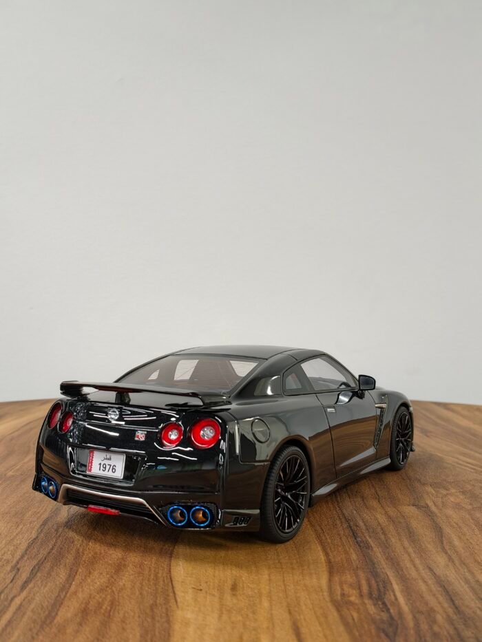 Nissan GT-R Premium Edition Black 1:18 - Image 4