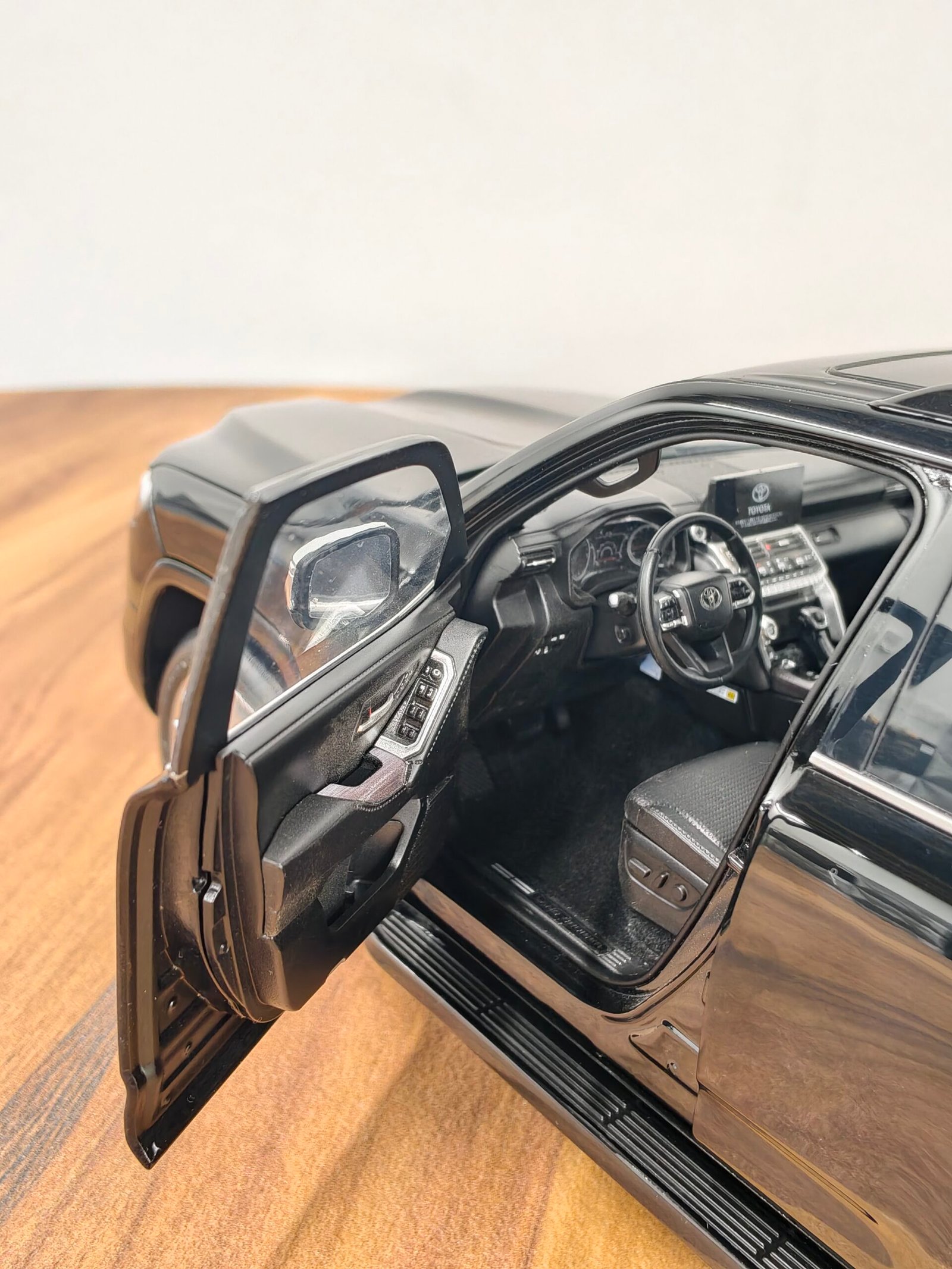 Toyota Land Cruiser Lc300 Zx(Black) 1:18 - Image 6