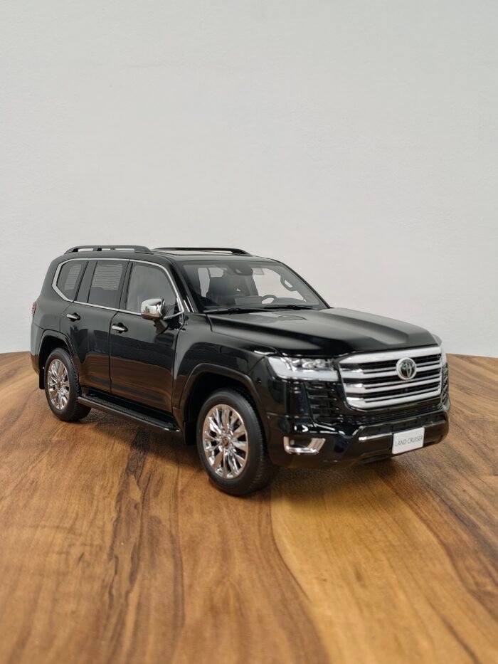 Toyota Land Cruiser Lc300 Zx(Black) 1:18 - Image 4
