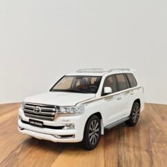 Toyota Land Cruiser GX.R V6 (White) 1:18