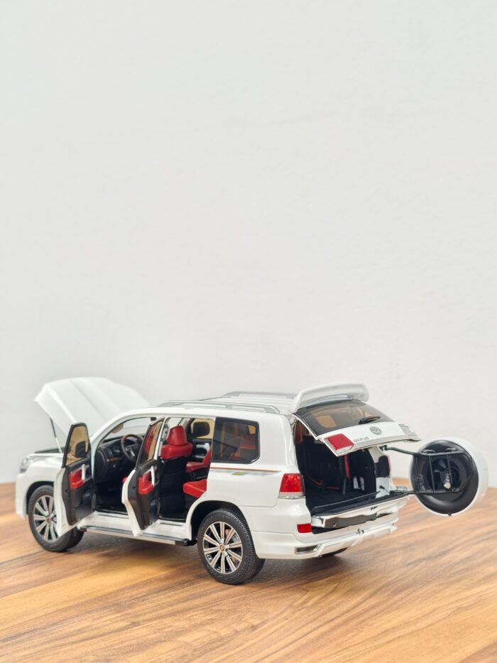 Toyota Land Cruiser GX.R V6 (White) 1:18 - Image 3