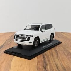Toyota Land Cruiser Lc300 Zx (White) 1:30