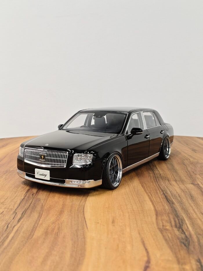 Toyota Century 1:18 Black