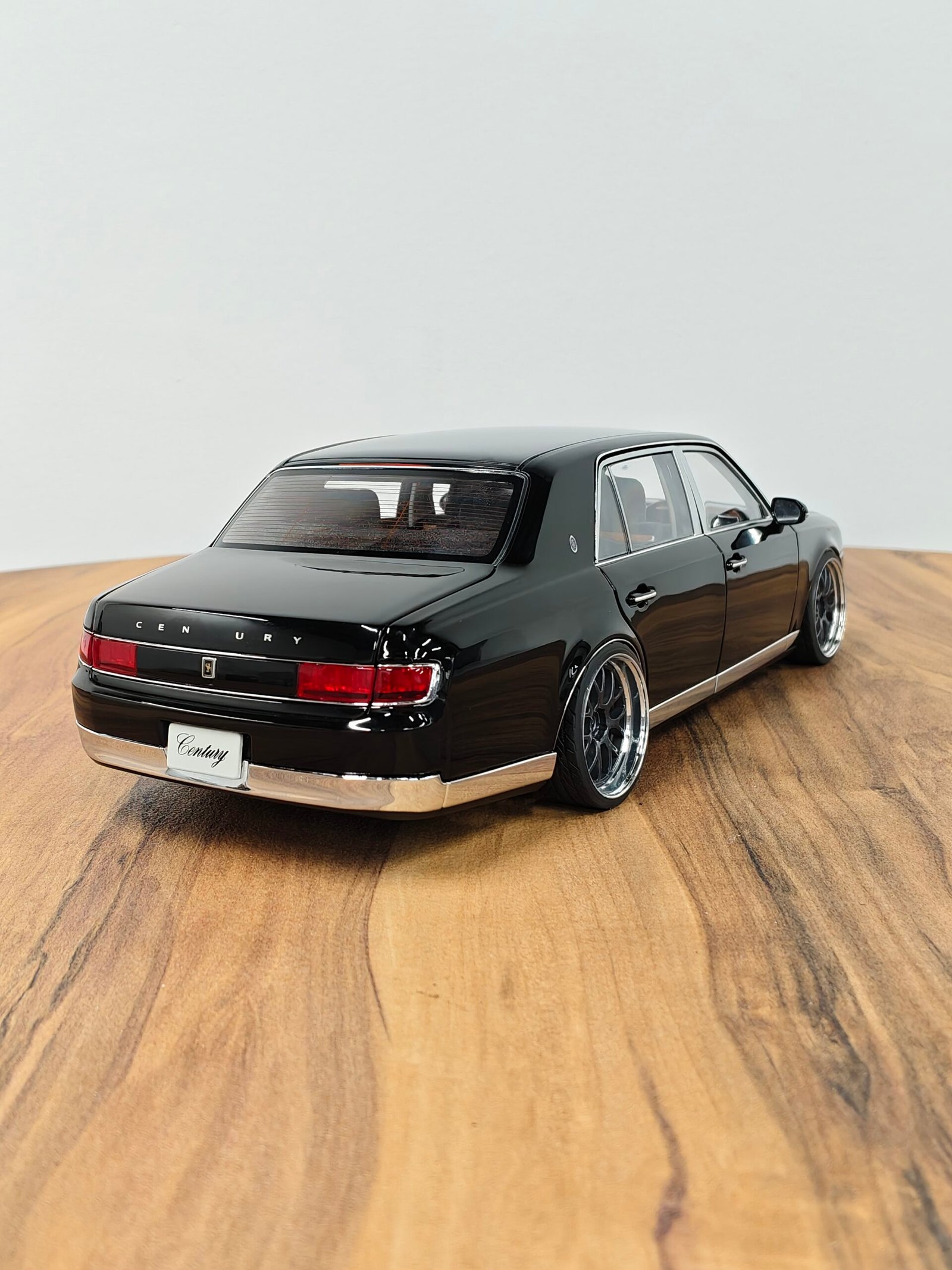 Toyota Century 1:18 Black - Image 2