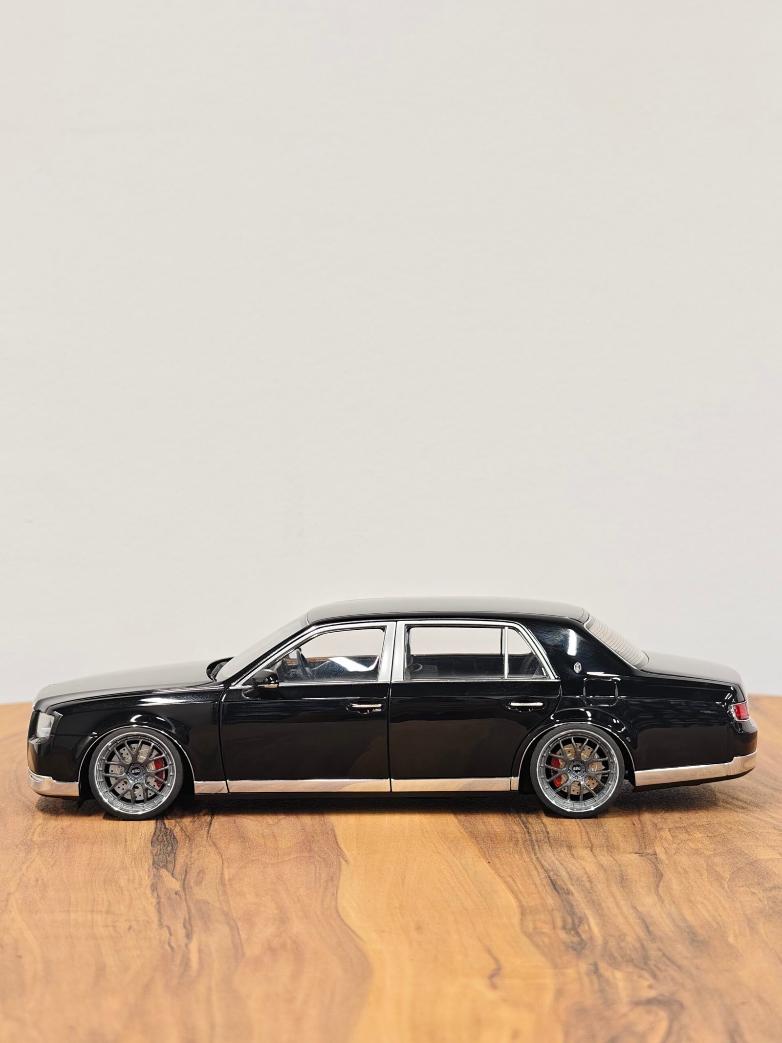 Toyota Century 1:18 Black - Image 7