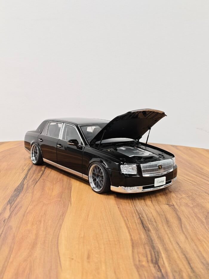 Toyota Century 1:18 Black - Image 3