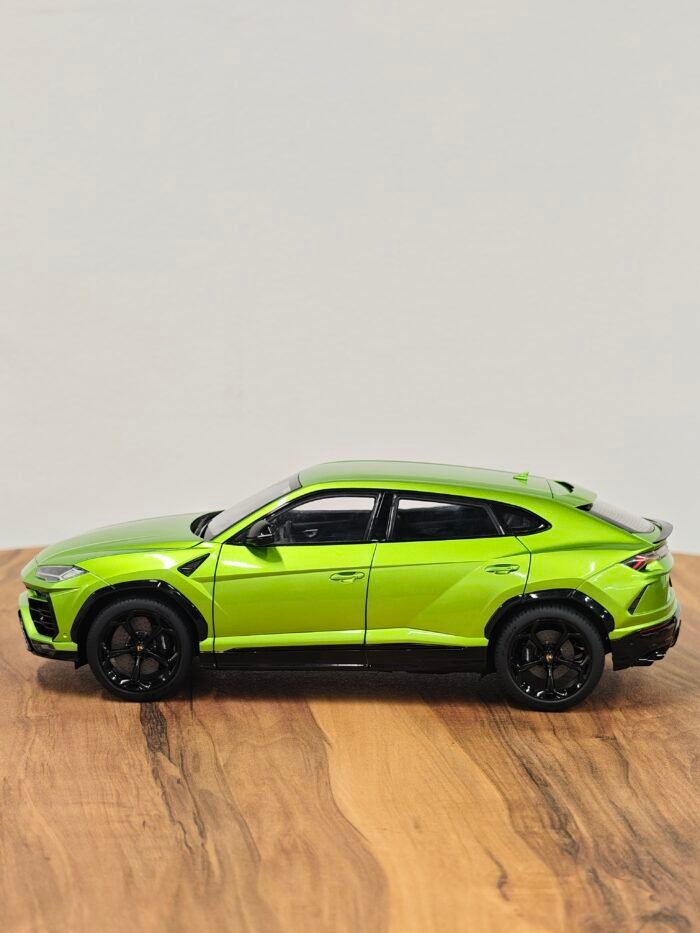 Lamborghini Urus Verde Selvans 1:18 Green - Image 7