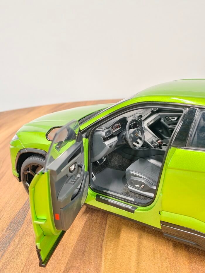 Lamborghini Urus Verde Selvans 1:18 Green - Image 6