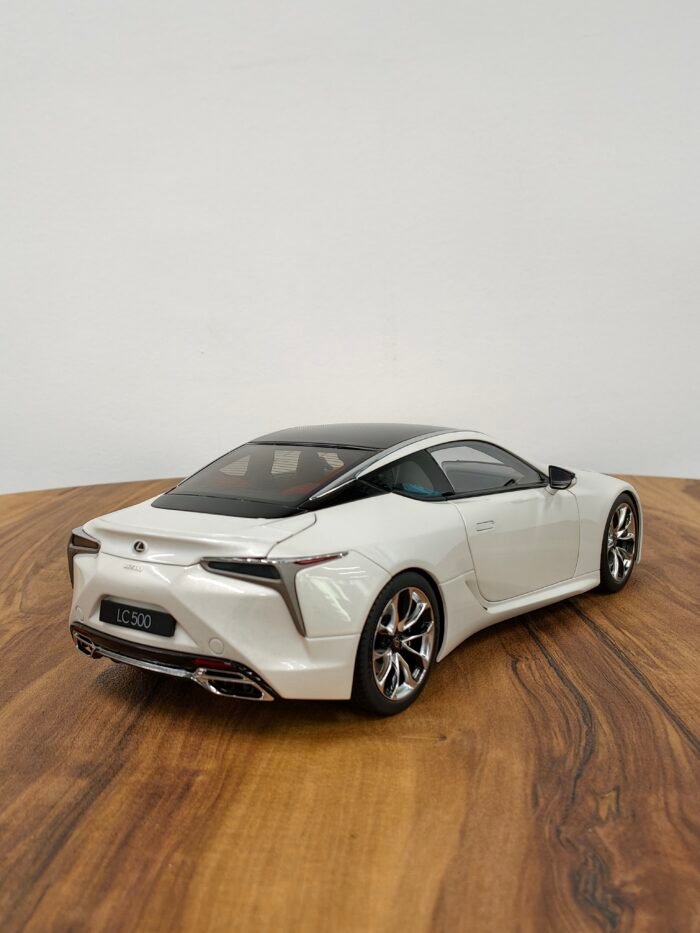 Lexus LC500 White 1:18 - Image 6