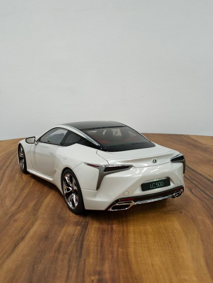 Lexus LC500 White 1:18 - Image 5