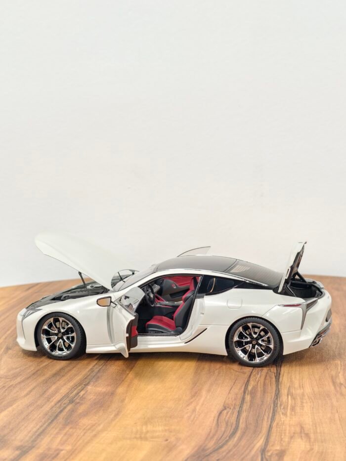 Lexus LC500 White 1:18 - Image 4