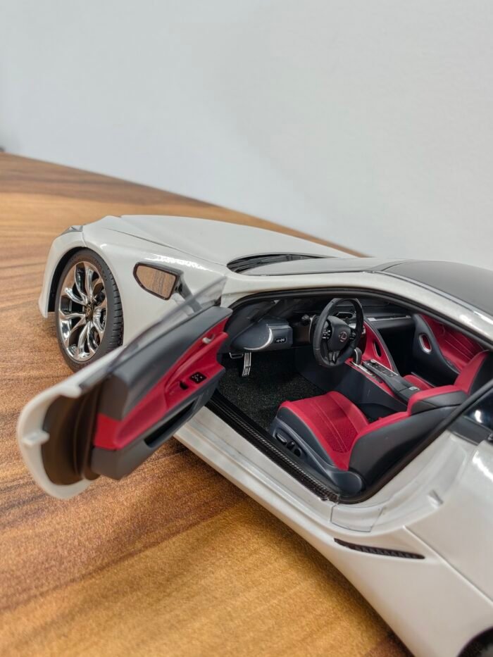 Lexus LC500 White 1:18 - Image 3