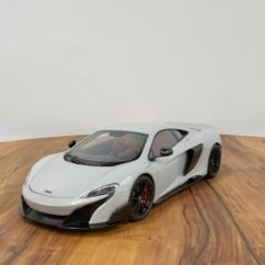 McLaren 675LT 1:18 Silica White
