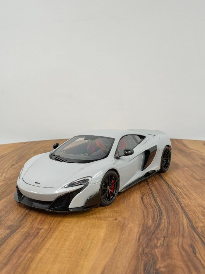 McLaren 675LT 1:18 Silica White