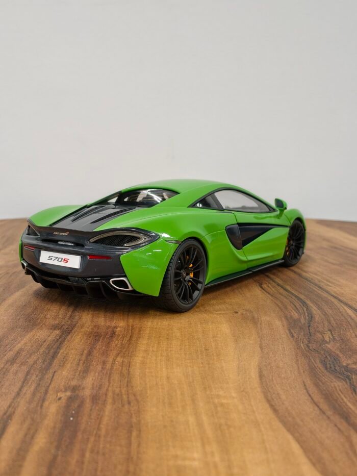 McLaren 570S 1:18 Green - Image 6