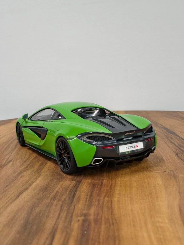 McLaren 570S 1:18 Green - Image 5