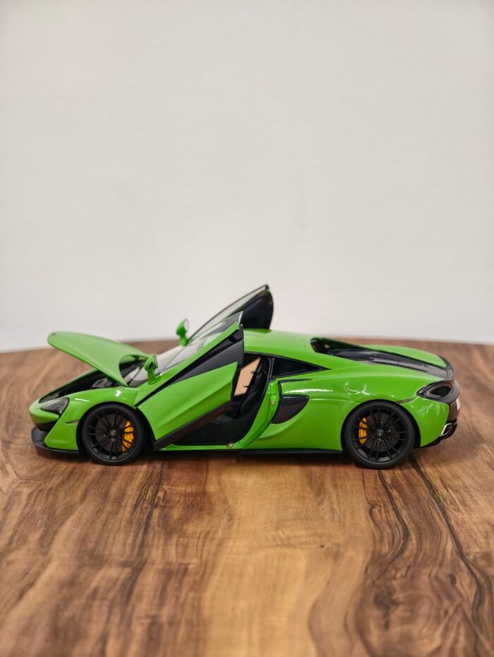 McLaren 570S 1:18 Green - Image 3