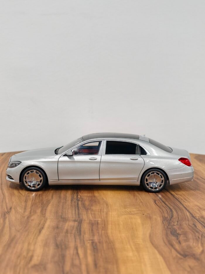 Mercedes-Maybach S-kLasse (S600) Silver 1:18 - Image 15