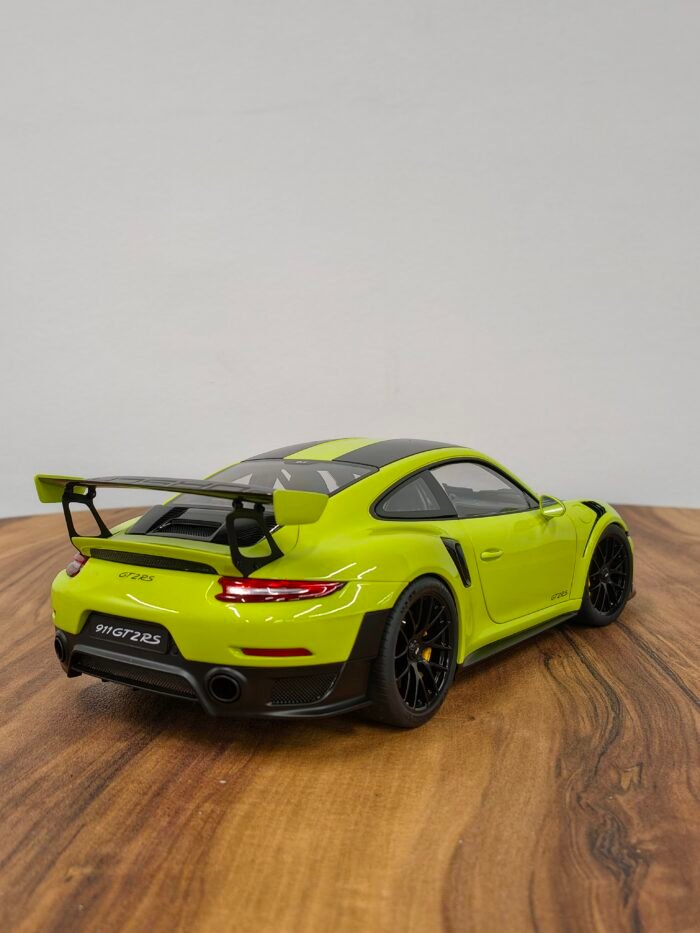 Porsche 911 (991.2) GT2 RS Weissach package 1:18 Acid Green - Image 2