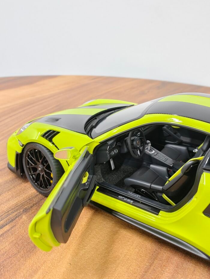 Porsche 911 (991.2) GT2 RS Weissach package 1:18 Acid Green - Image 3