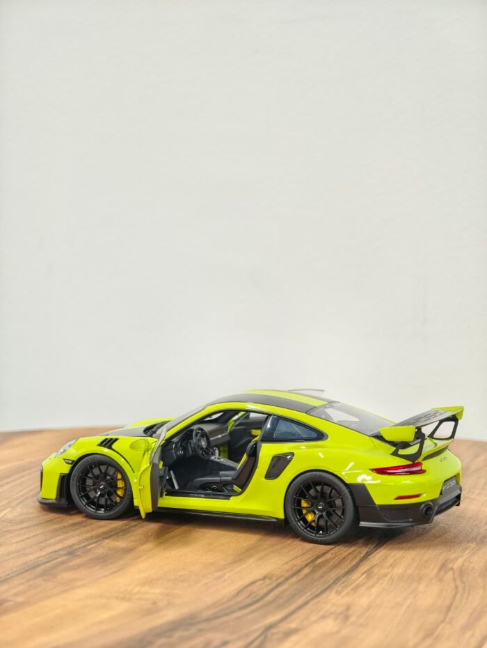 Porsche 911 (991.2) GT2 RS Weissach package 1:18 Acid Green - Image 12