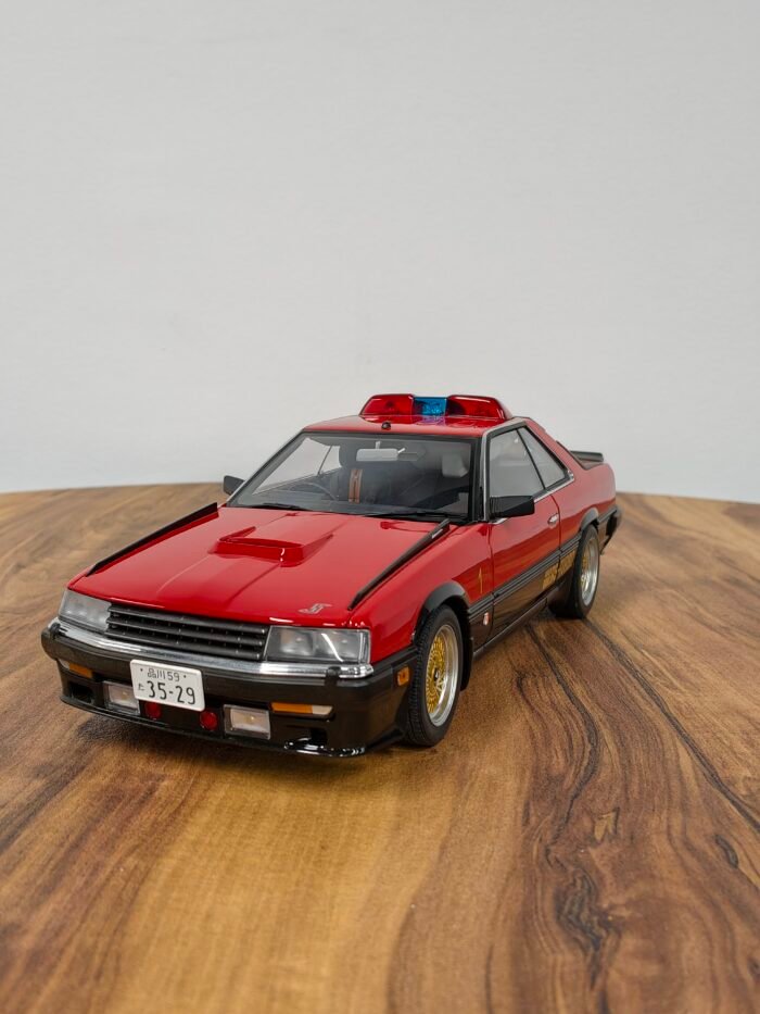 Nissan Skyline (DR30) SEIBU-KEISATSU MACHINE RS-1 40Th Anniversary 1:18 Red