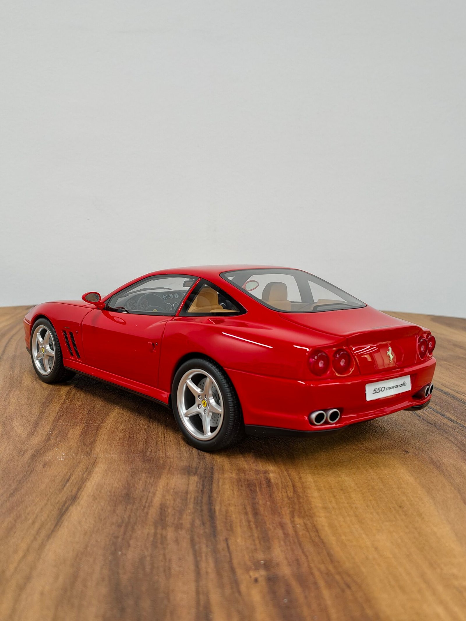 1996 Ferrari F550 Maranello Gran Turismo - GT335 Red 1:18 - Image 4