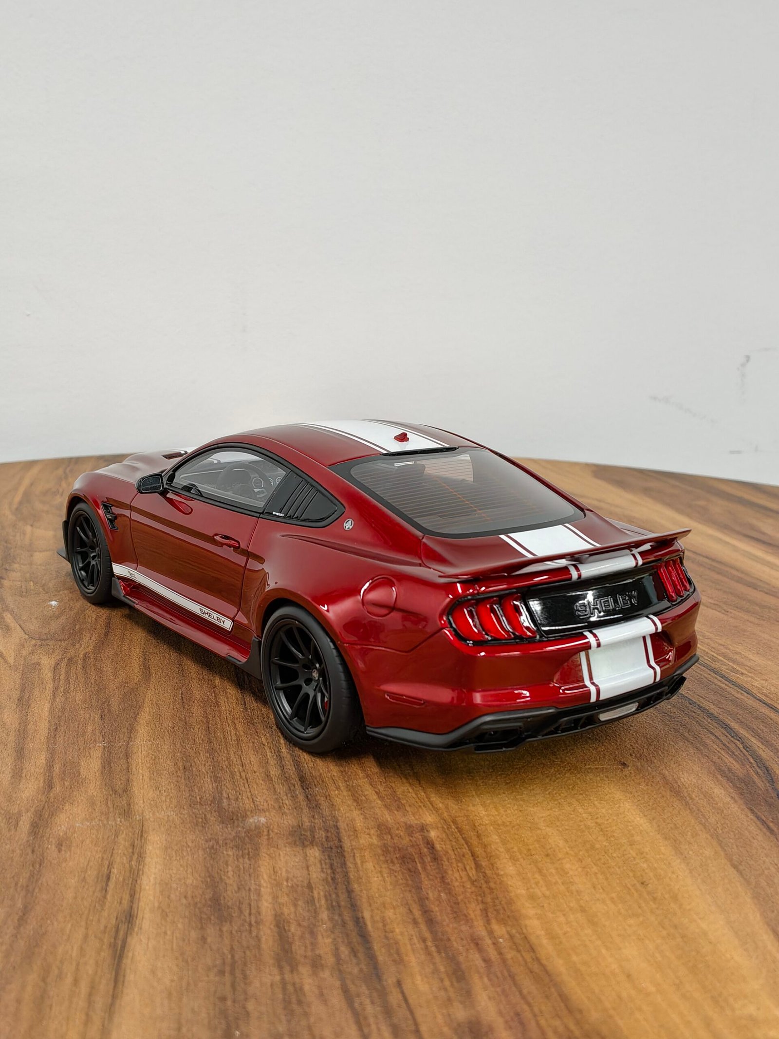 Ford Shelby Mustang Super Snake Coupe 1:18 Red - Image 4