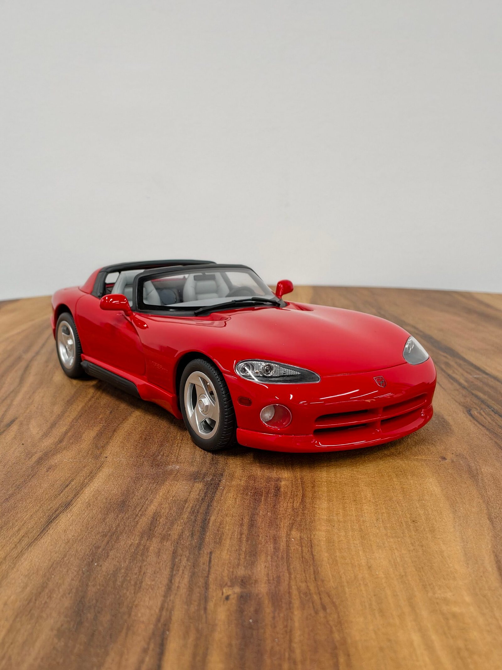 GT156 Dodge Viper RT10 Red 1:18 - Image 4