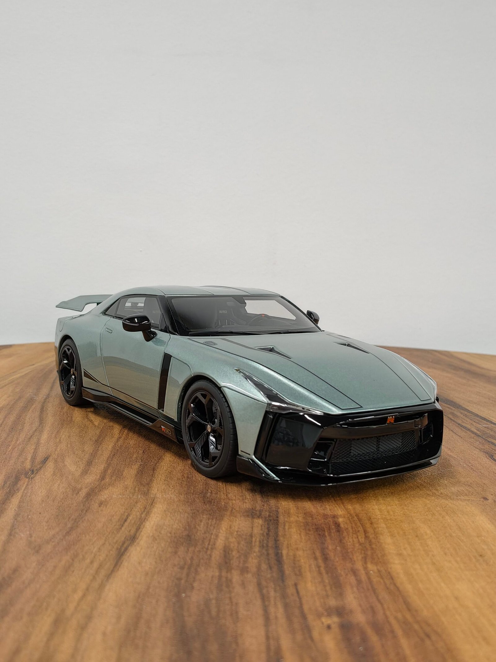 GT Spirit GT284 Nissan GTR R50 Coupe 2021 Light Green Metallic 1:18 - Image 6