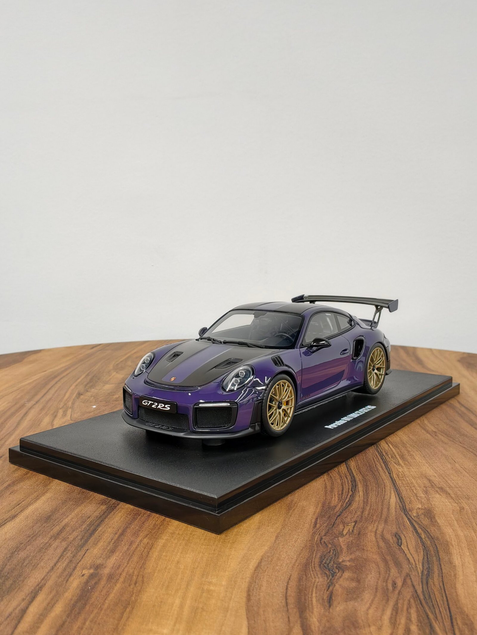 Porsche 911 (991.2) GT2RS 1:18 Violet