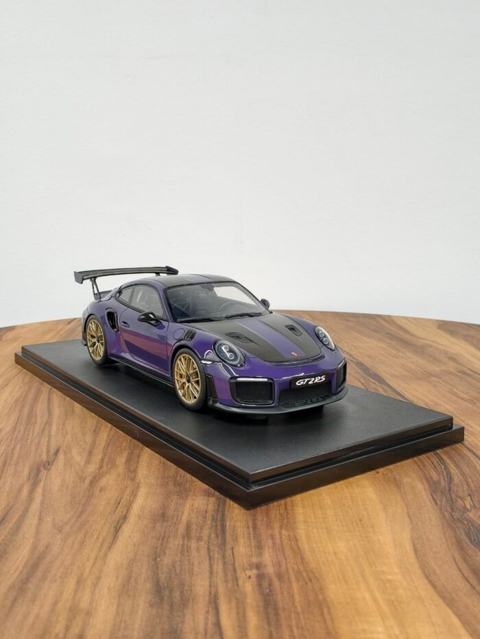 Porsche 911 (991.2) GT2RS 1:18 Violet - Image 3