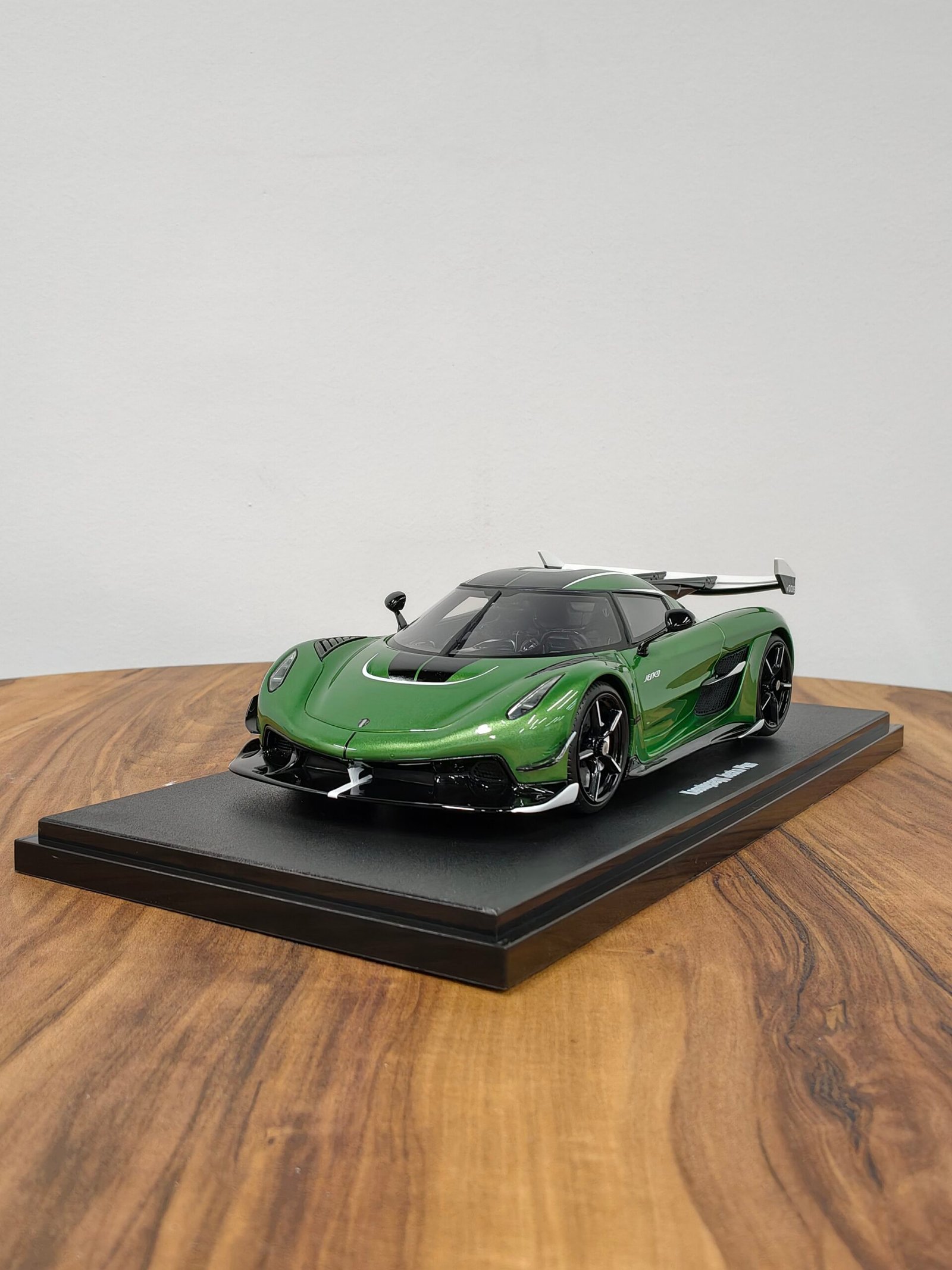 Koenigsegg Jesko Plus 1:18 Green