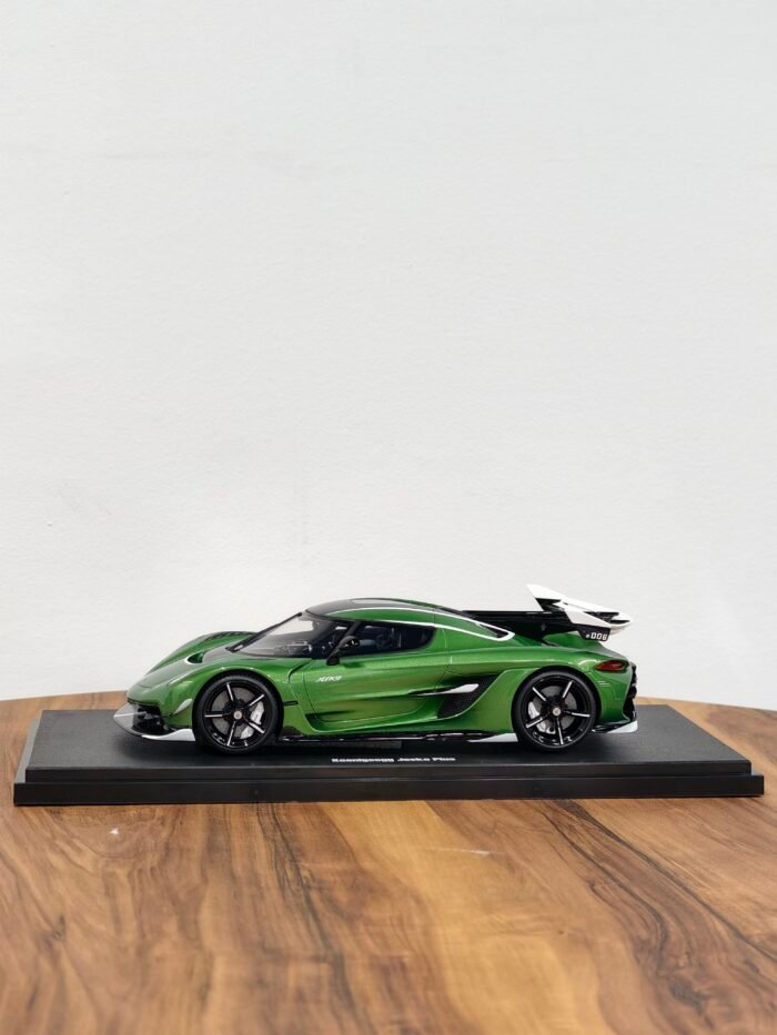Koenigsegg Jesko Plus 1:18 Green - Image 3