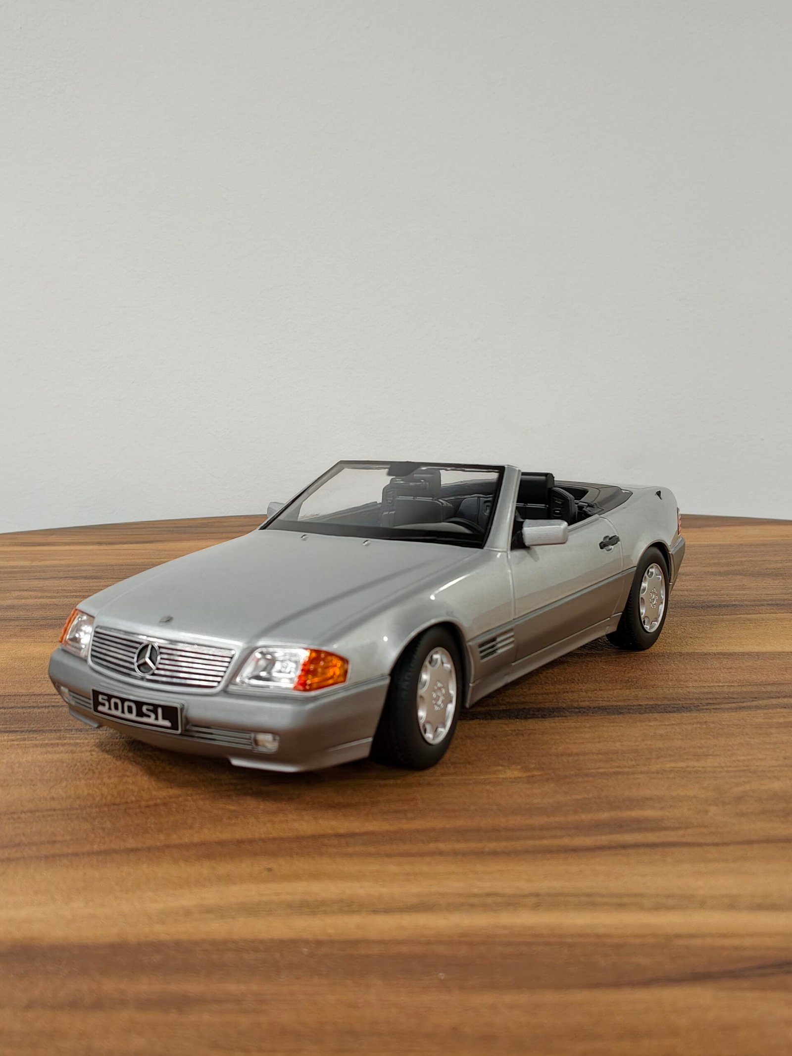 Mercedes-Benz 500SL Silver 1:18