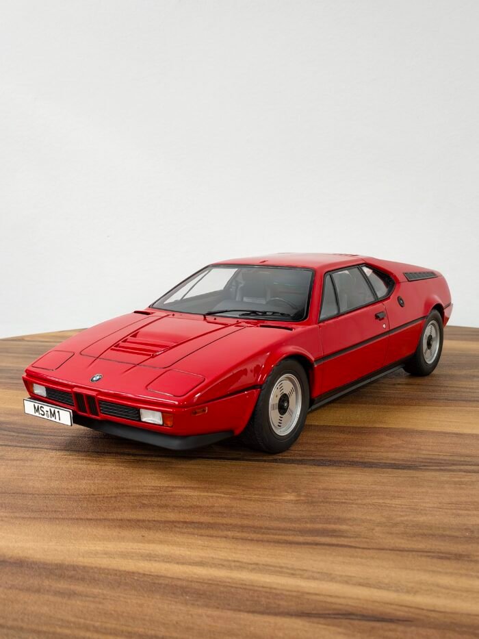 BMW M1 1:12 Red