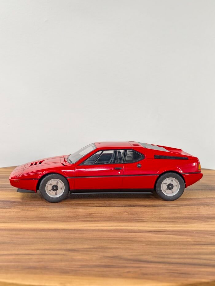 BMW M1 1:12 Red - Image 3